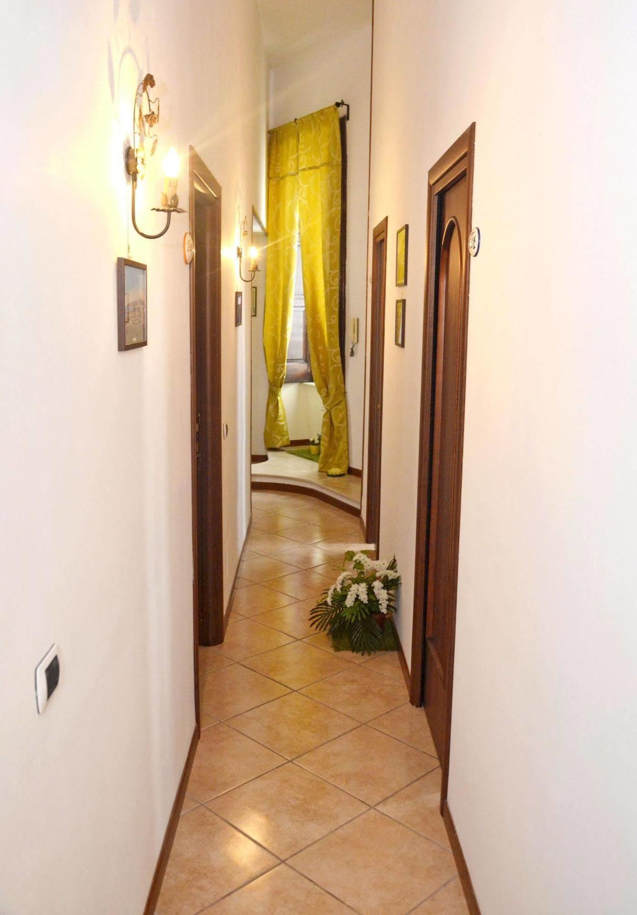 Bed & Breakfast A Castel Capuano Naples Luaran gambar