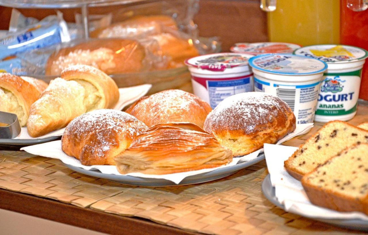Bed & Breakfast A Castel Capuano Naples Luaran gambar