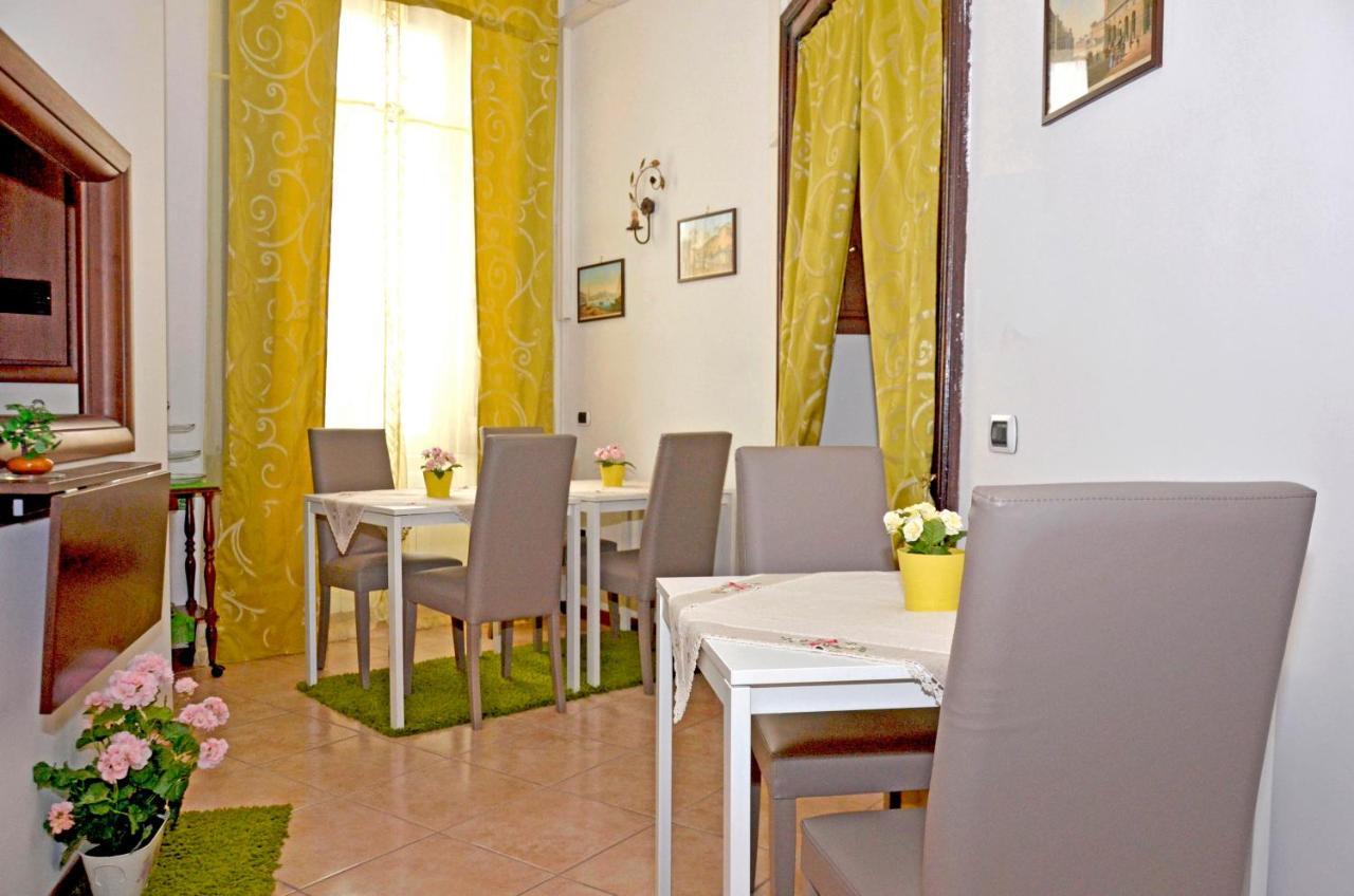 Bed & Breakfast A Castel Capuano Naples Luaran gambar