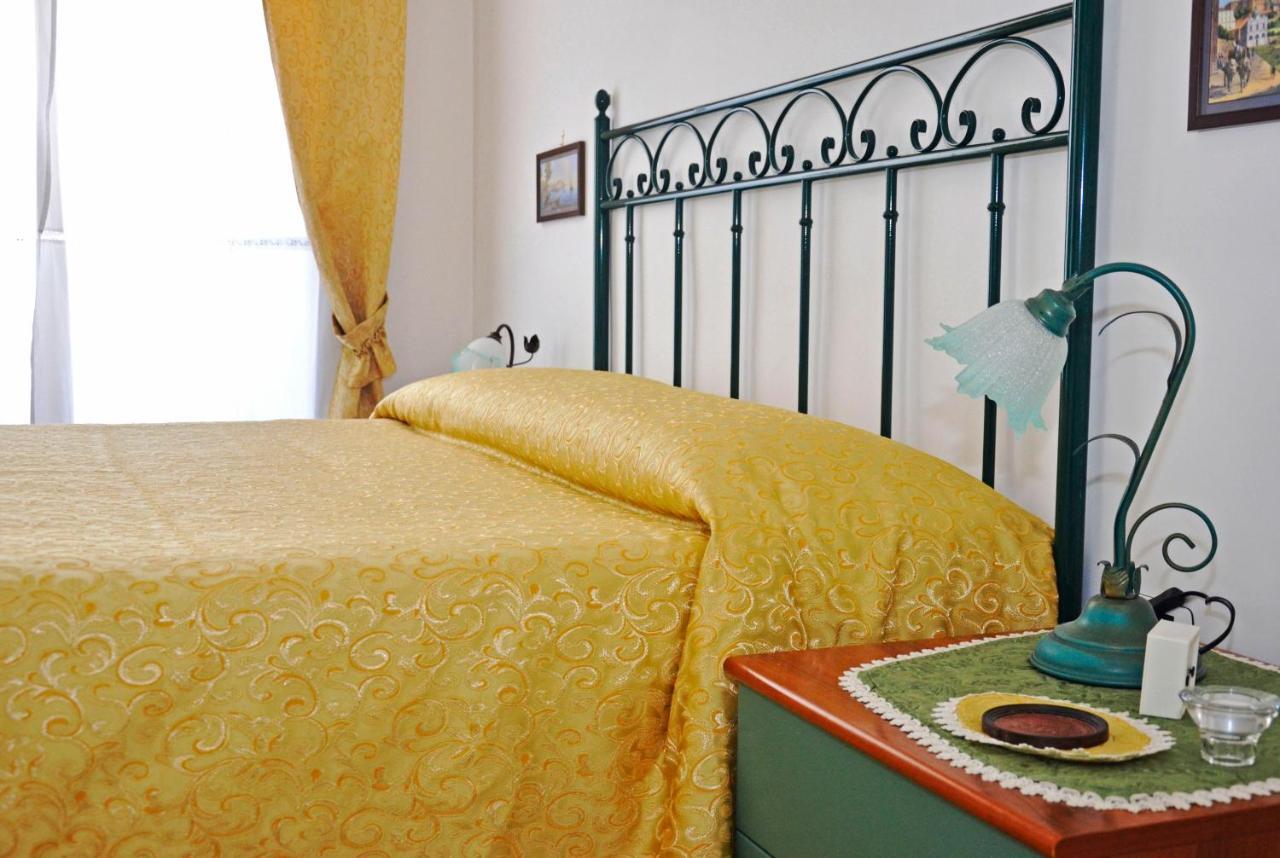 Bed & Breakfast A Castel Capuano Naples Luaran gambar