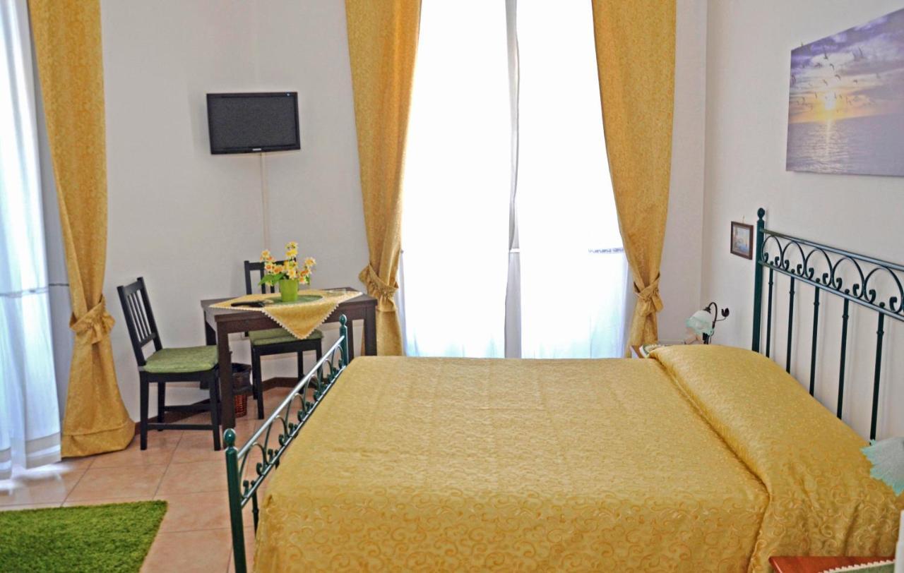 Bed & Breakfast A Castel Capuano Naples Luaran gambar
