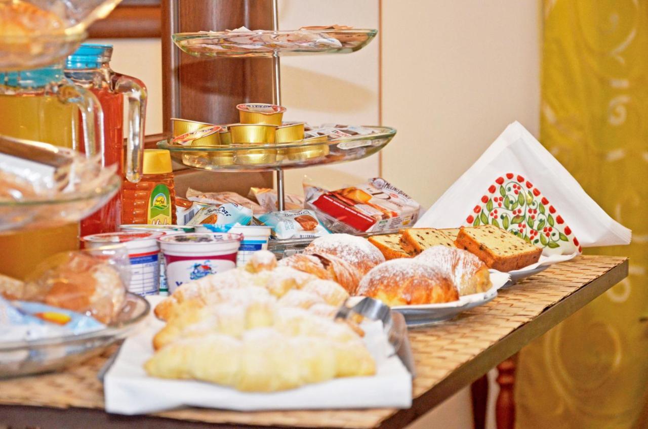 Bed & Breakfast A Castel Capuano Naples Luaran gambar